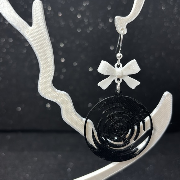 Black and White Swirl Earrings - Picture 4 of 5